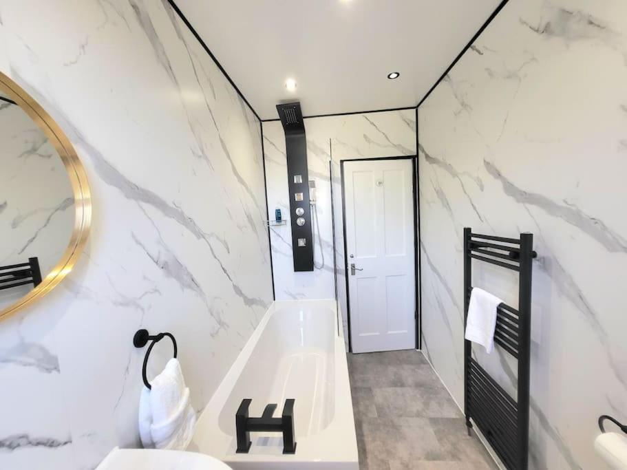 4 Bedrooms Apartment By Sensational Stay Short Lets & Serviced Accommodation Эдинбург Экстерьер фото